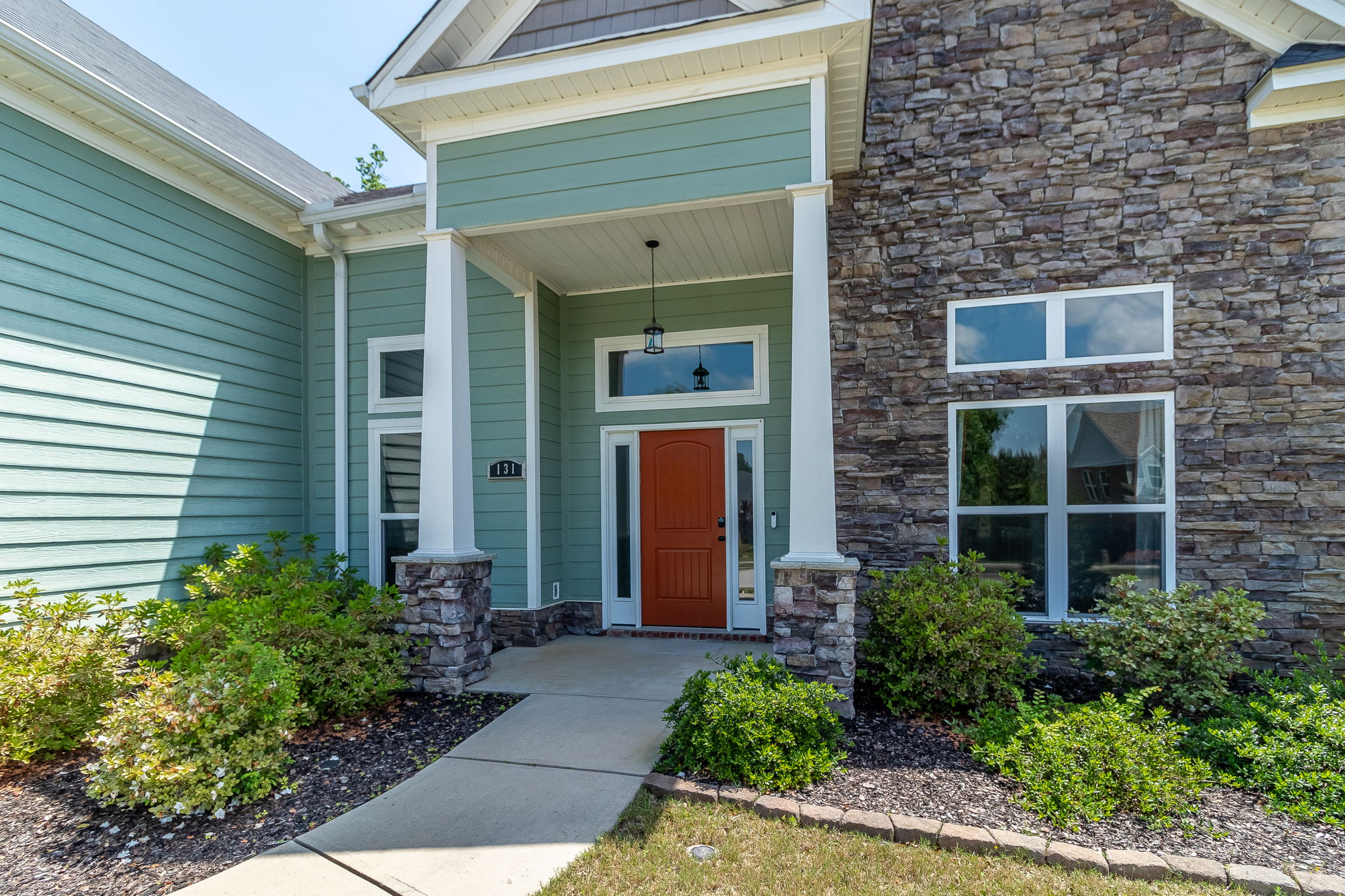 Front Porch/Entrance