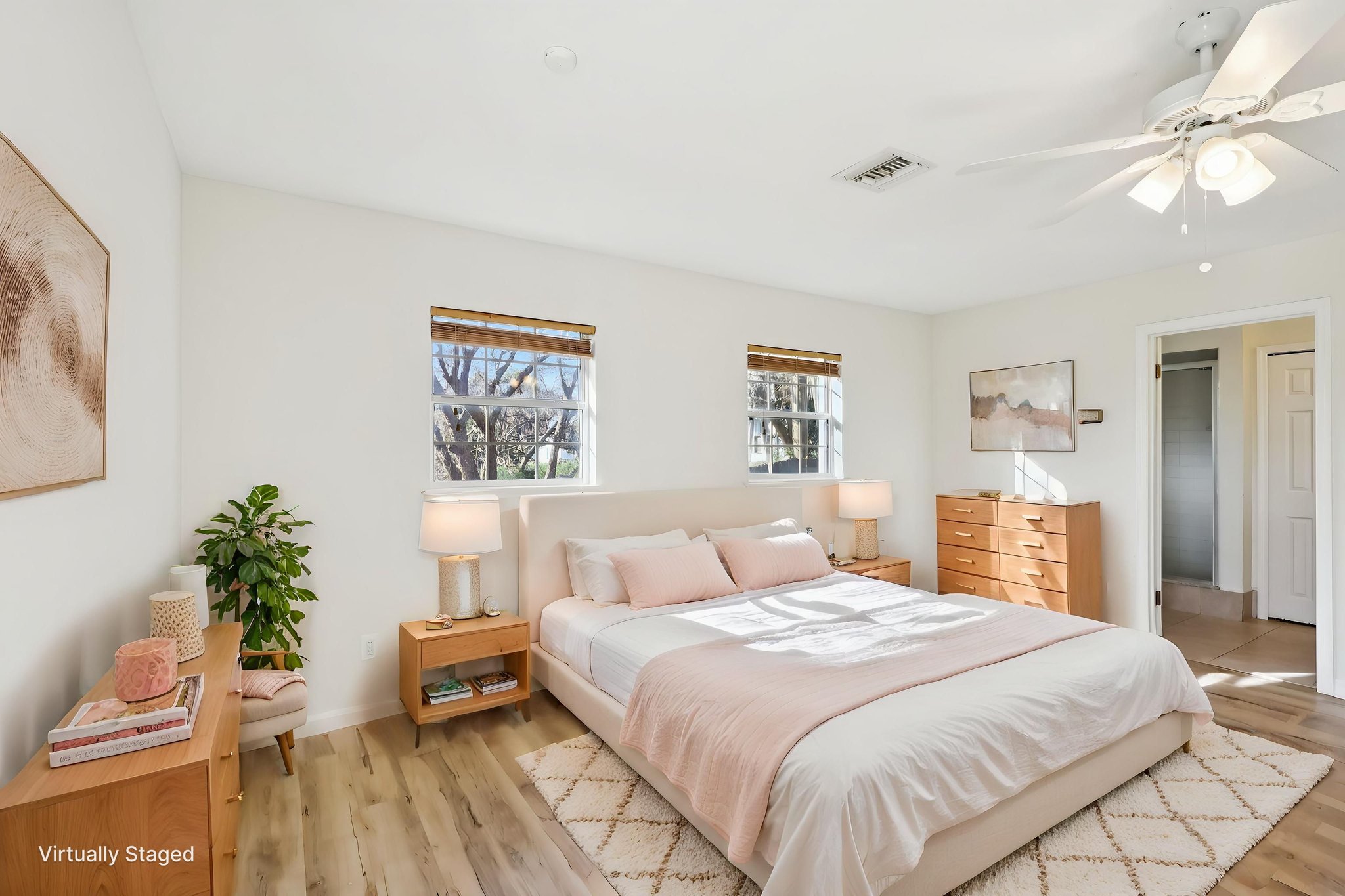 E Palmetto Ave-S1403-029 virtually staged.jpeg