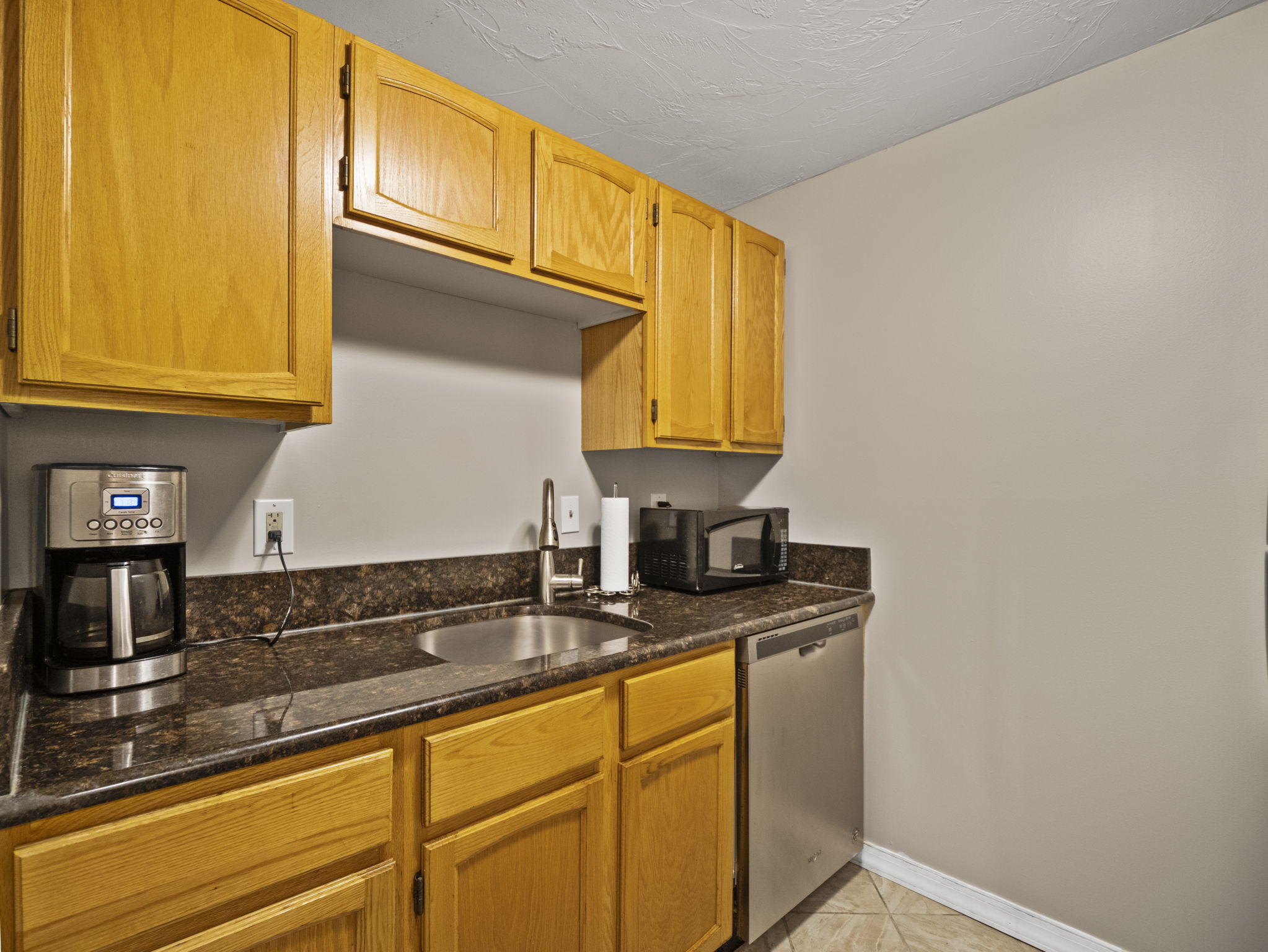 131 Heritage Dr unit 131, Northbridge MA 20