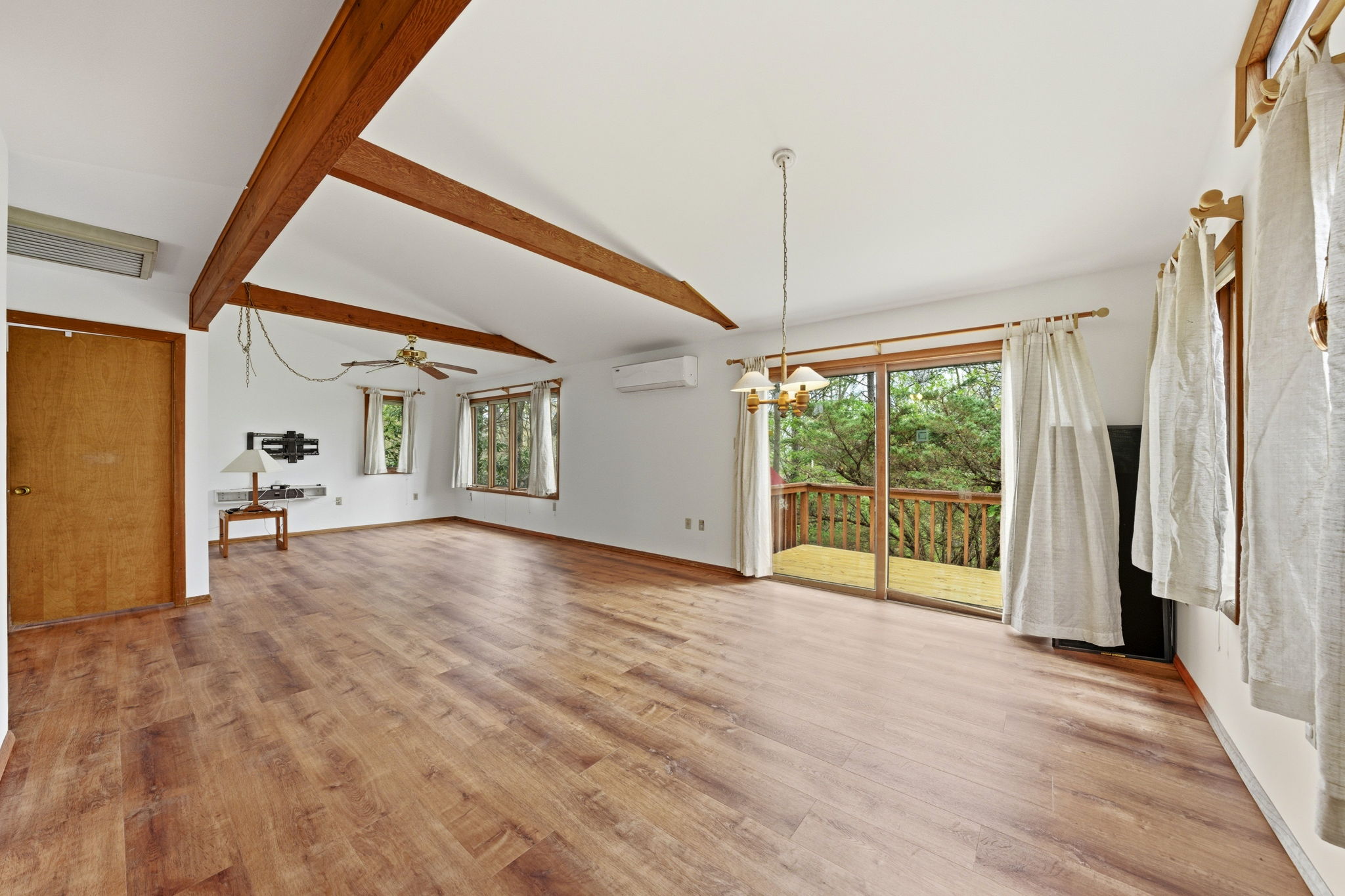 131_Wilson_Court_003