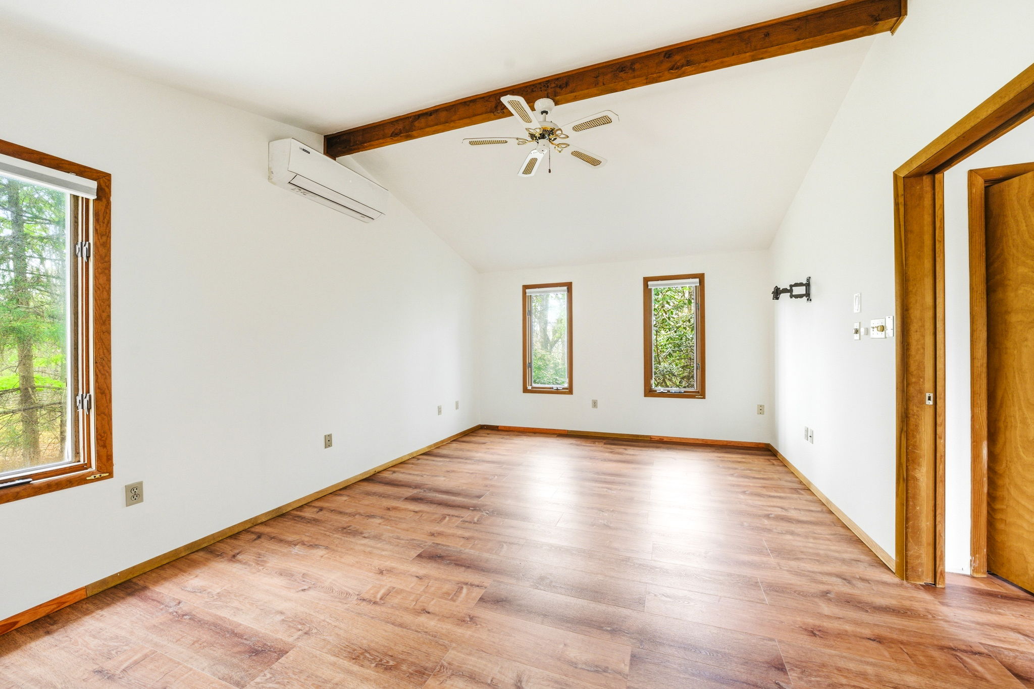 131_Wilson_Court_009