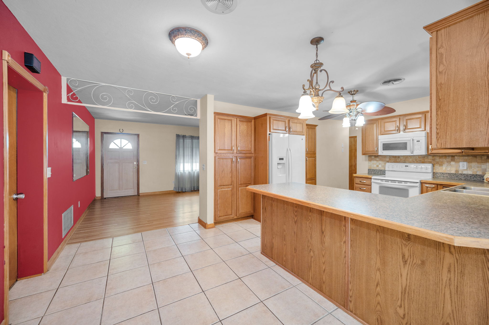 Kitchen Eat-in Area2