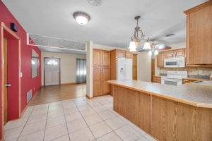Kitchen Eat-in Area2