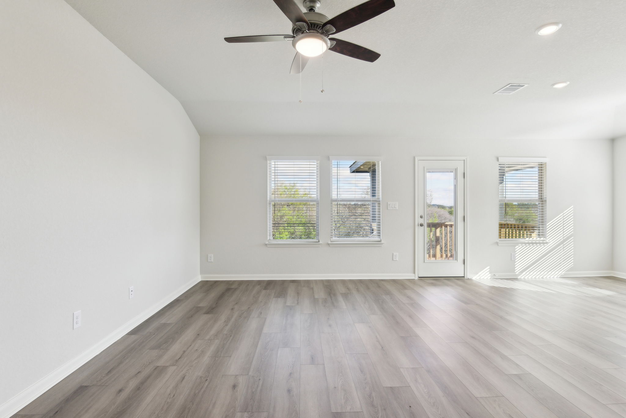 an Antonio-Arcadia Ridge-1310 Arcadian Rose-007