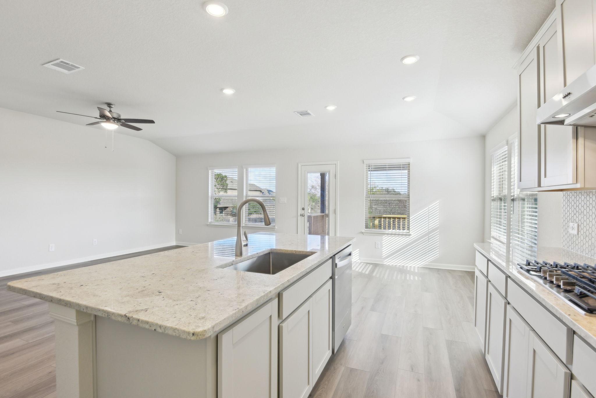 an Antonio-Arcadia Ridge-1310 Arcadian Rose-014