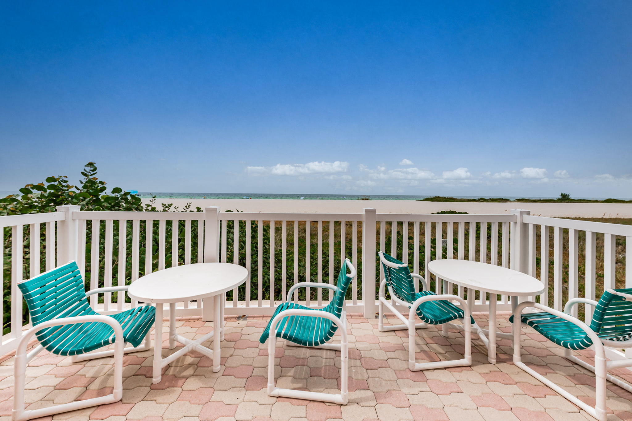Crecent Beach Club Grilling Area2