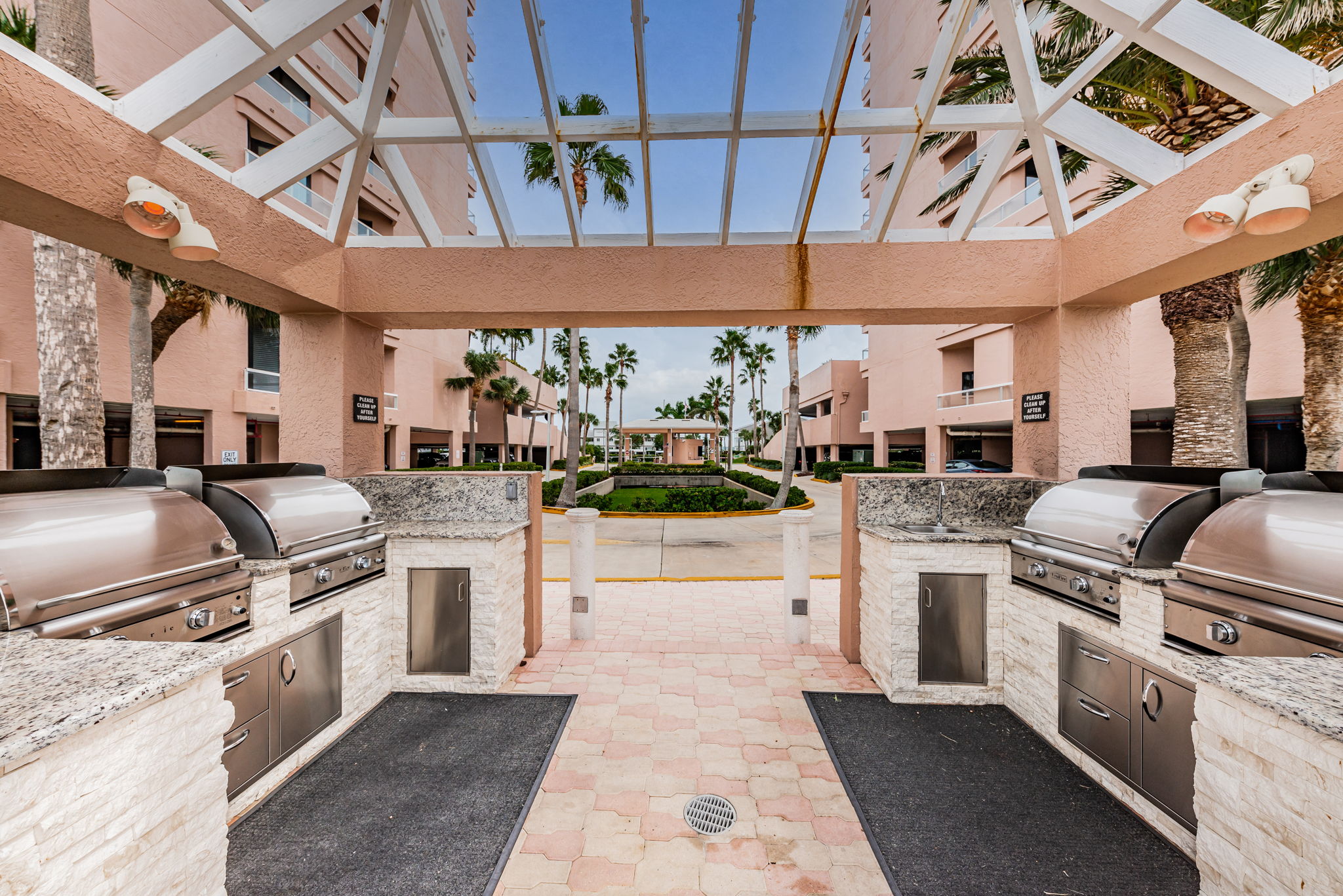 Crecent Beach Club Grilling Area3