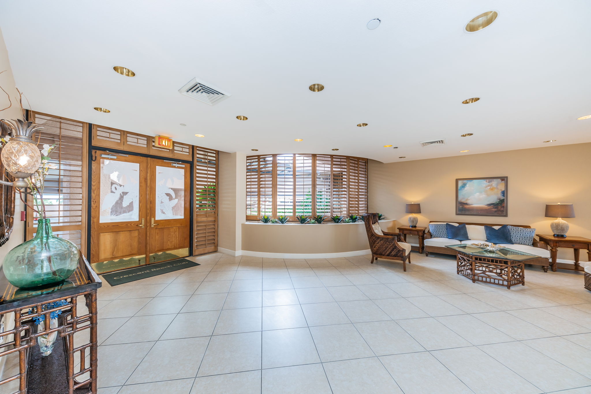 Crecent Beach Club One Lobby3