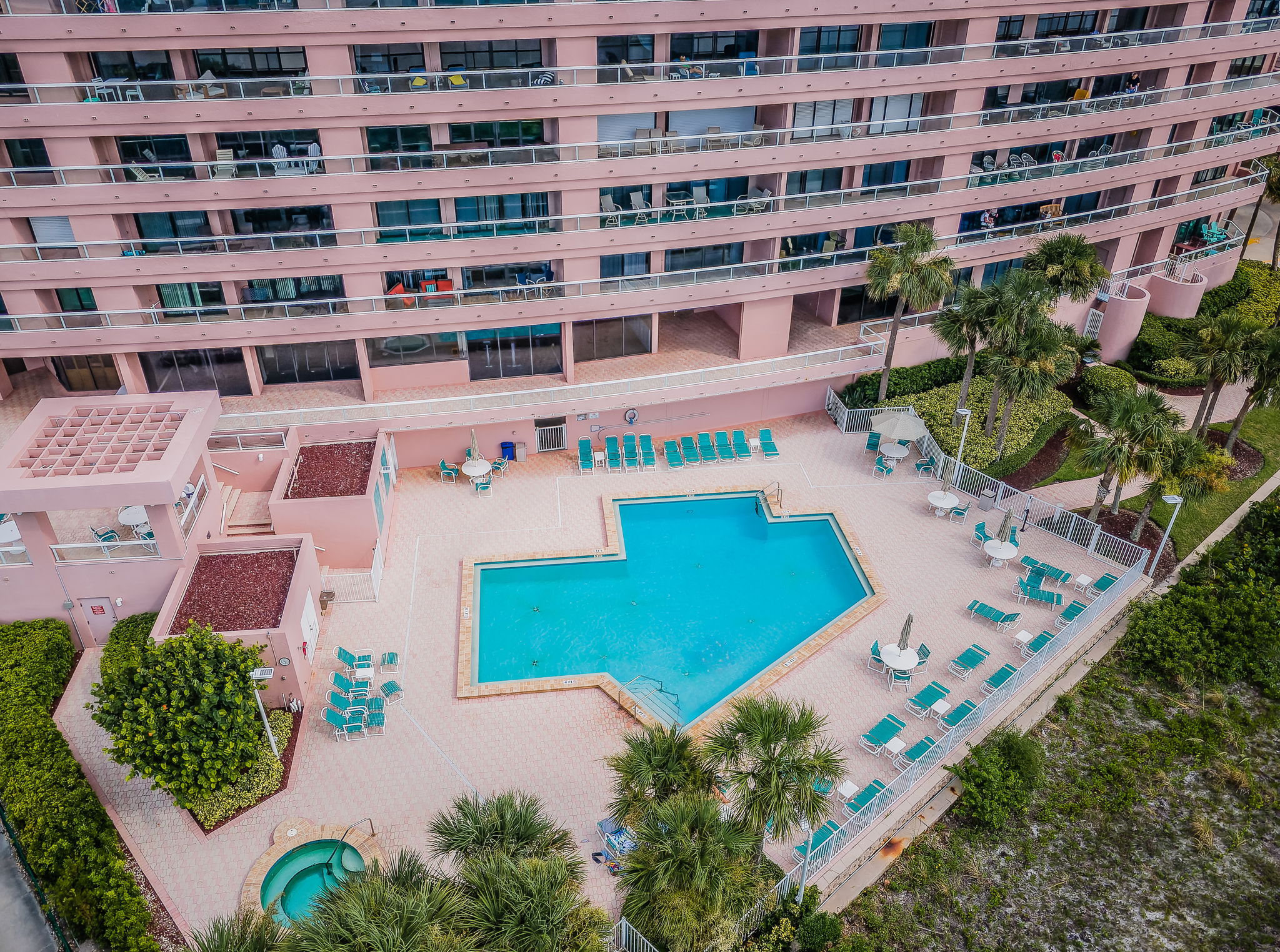 Rear Exterior and Pool4-2