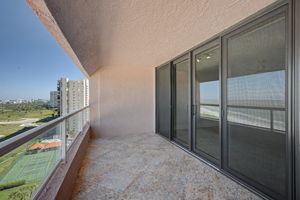 Living Room Balcony7