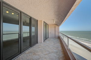 Living Room Balcony8