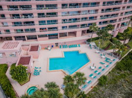 Rear Exterior and Pool4-2