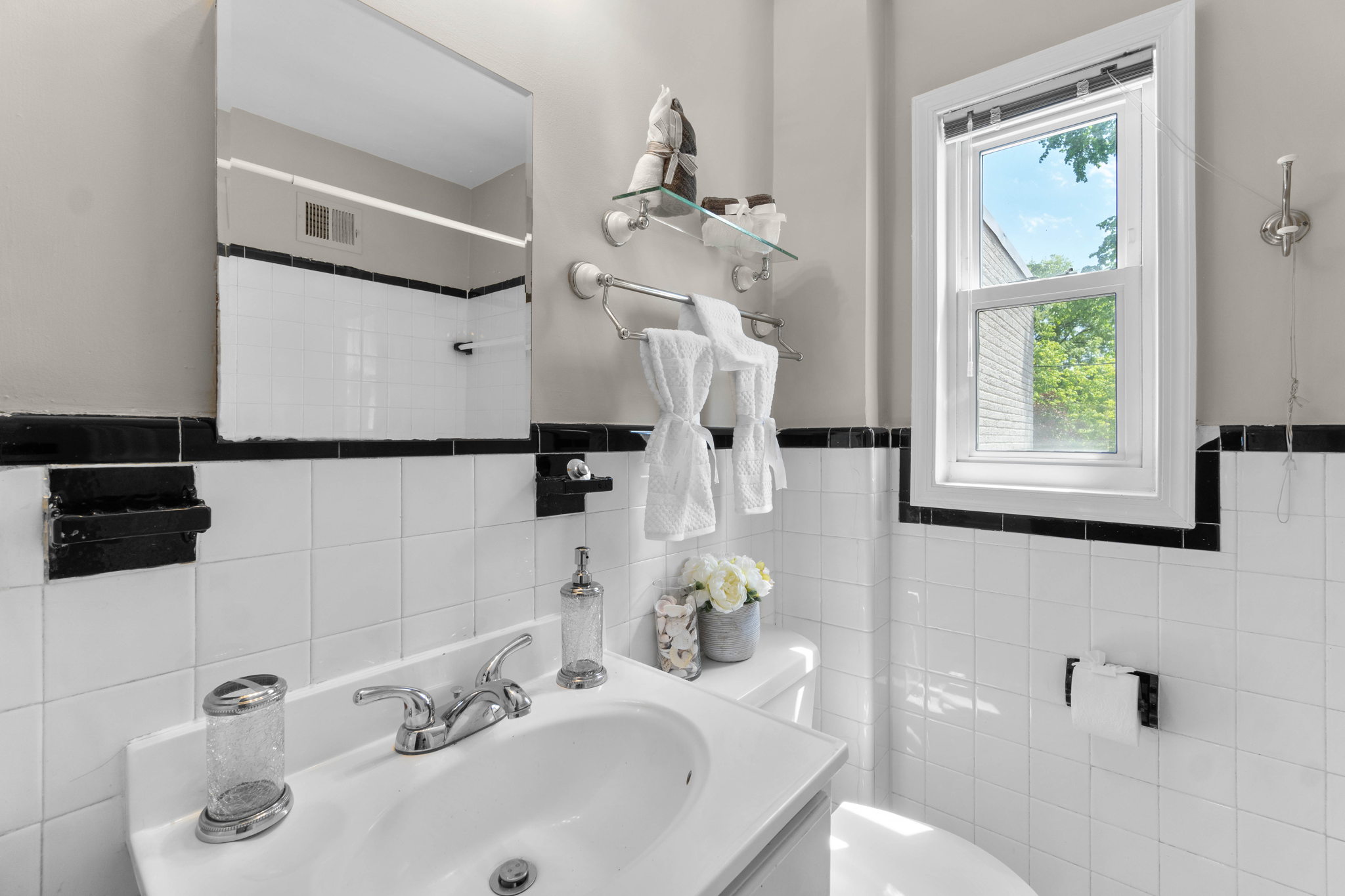 1310 Pendleton St, Alexandria, VA 22314, USA Photo 26