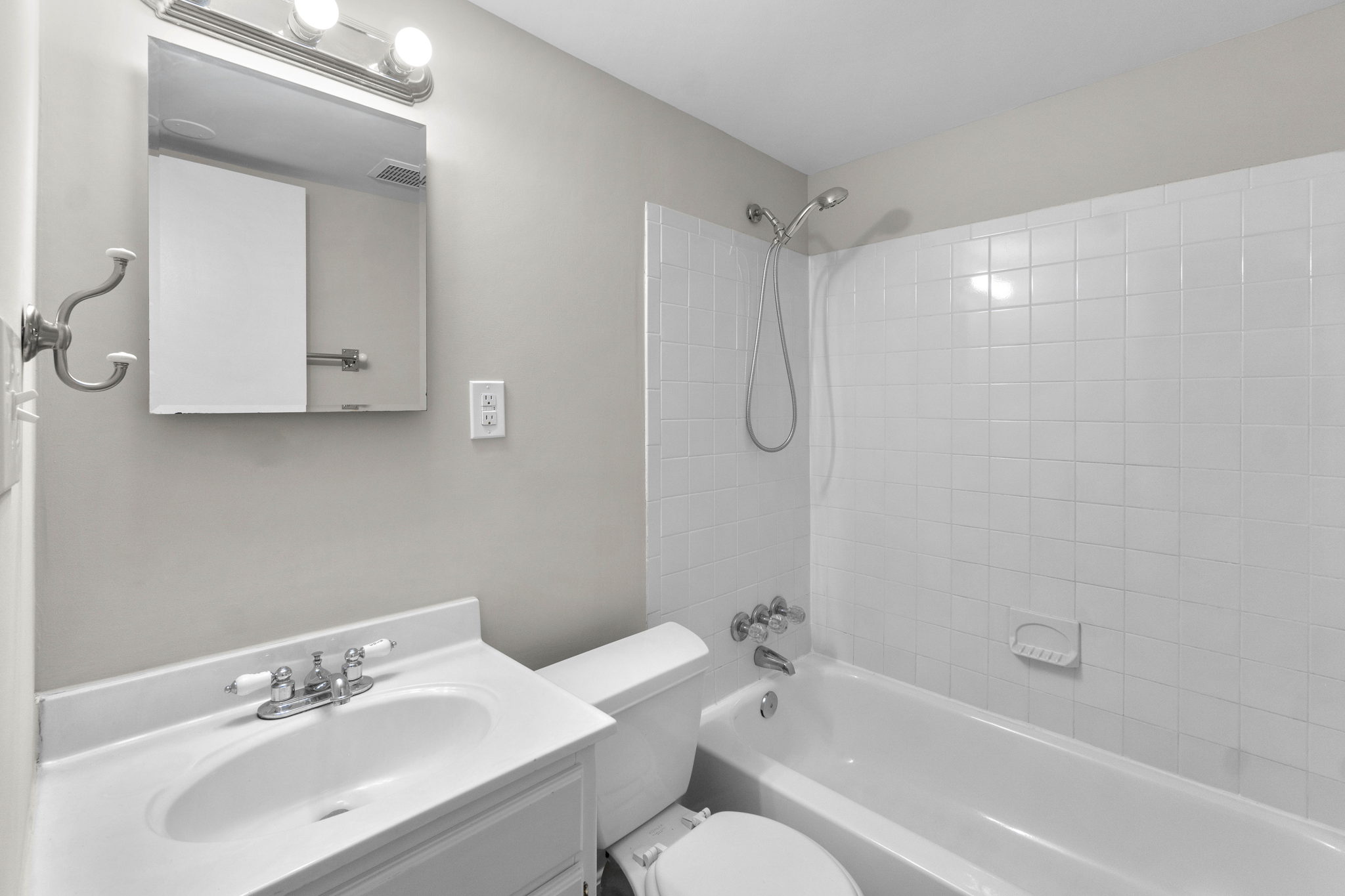 1310 Pendleton St, Alexandria, VA 22314, USA Photo 32