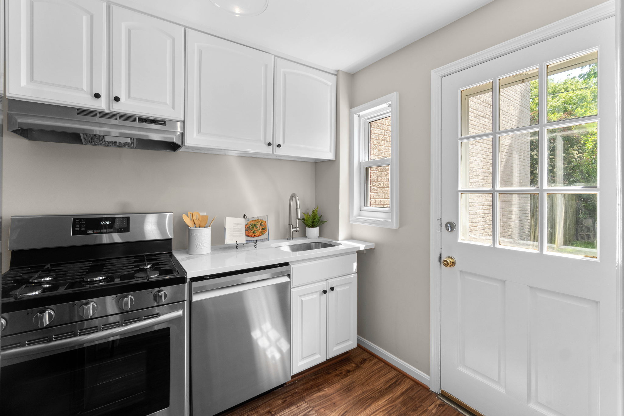 1310 Pendleton St, Alexandria, VA 22314, USA Photo 16