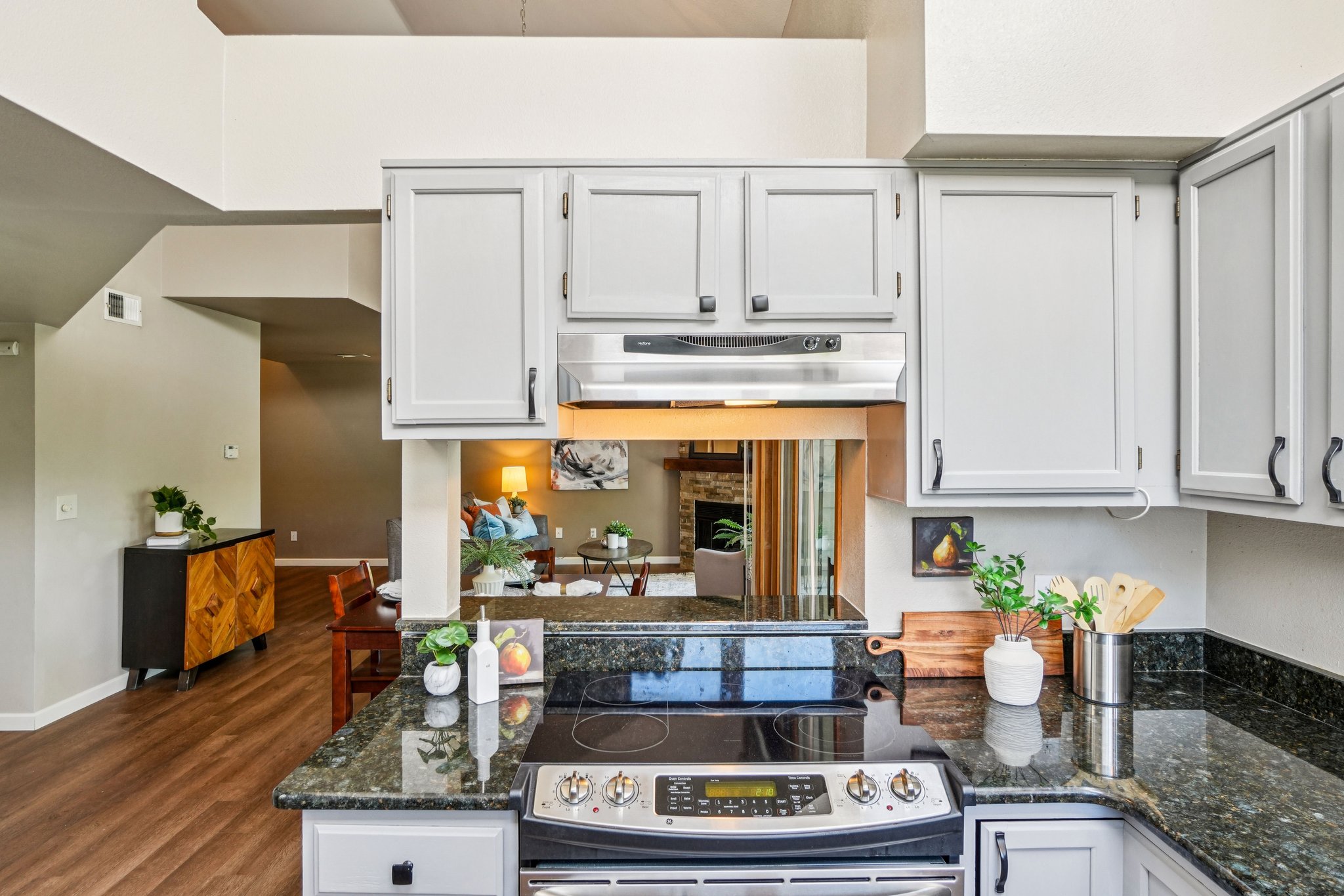 S Monaco Pkwy-1906-012.jpg