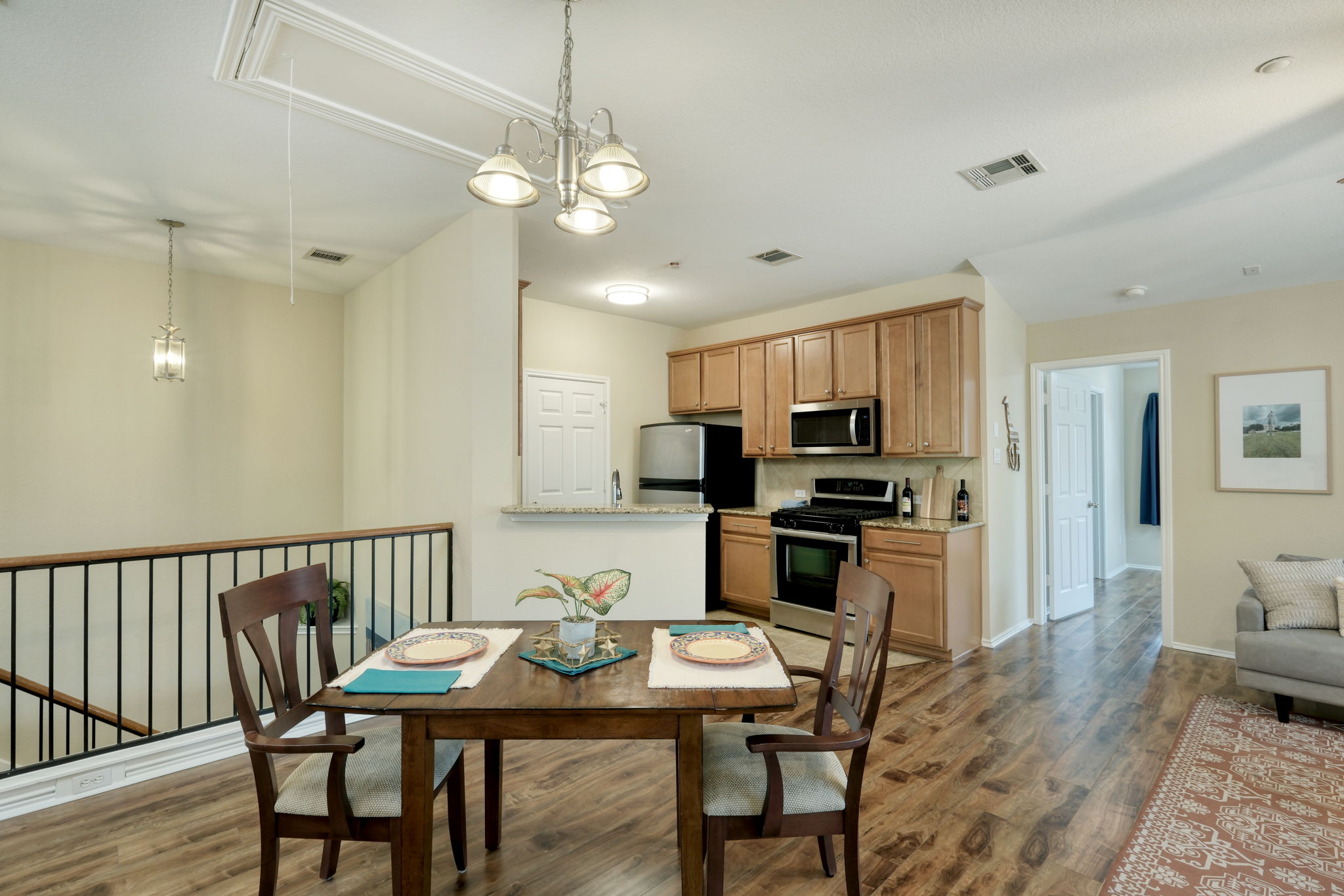 Eating Area/Kitchen