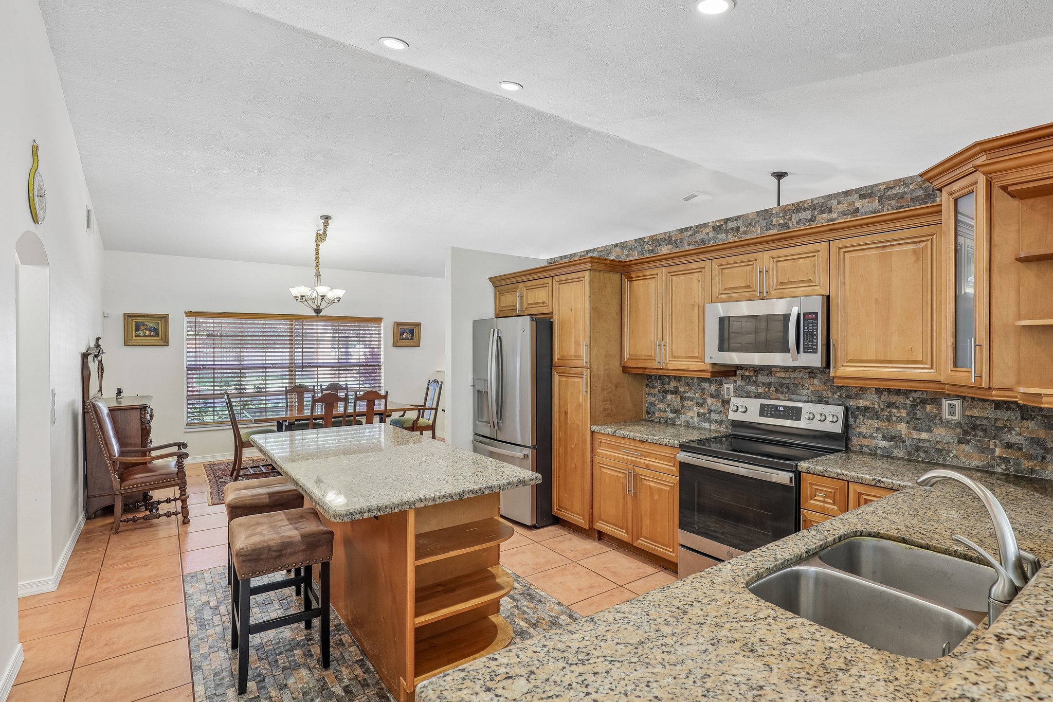 NW 11th Dr-S1206-017.jpg