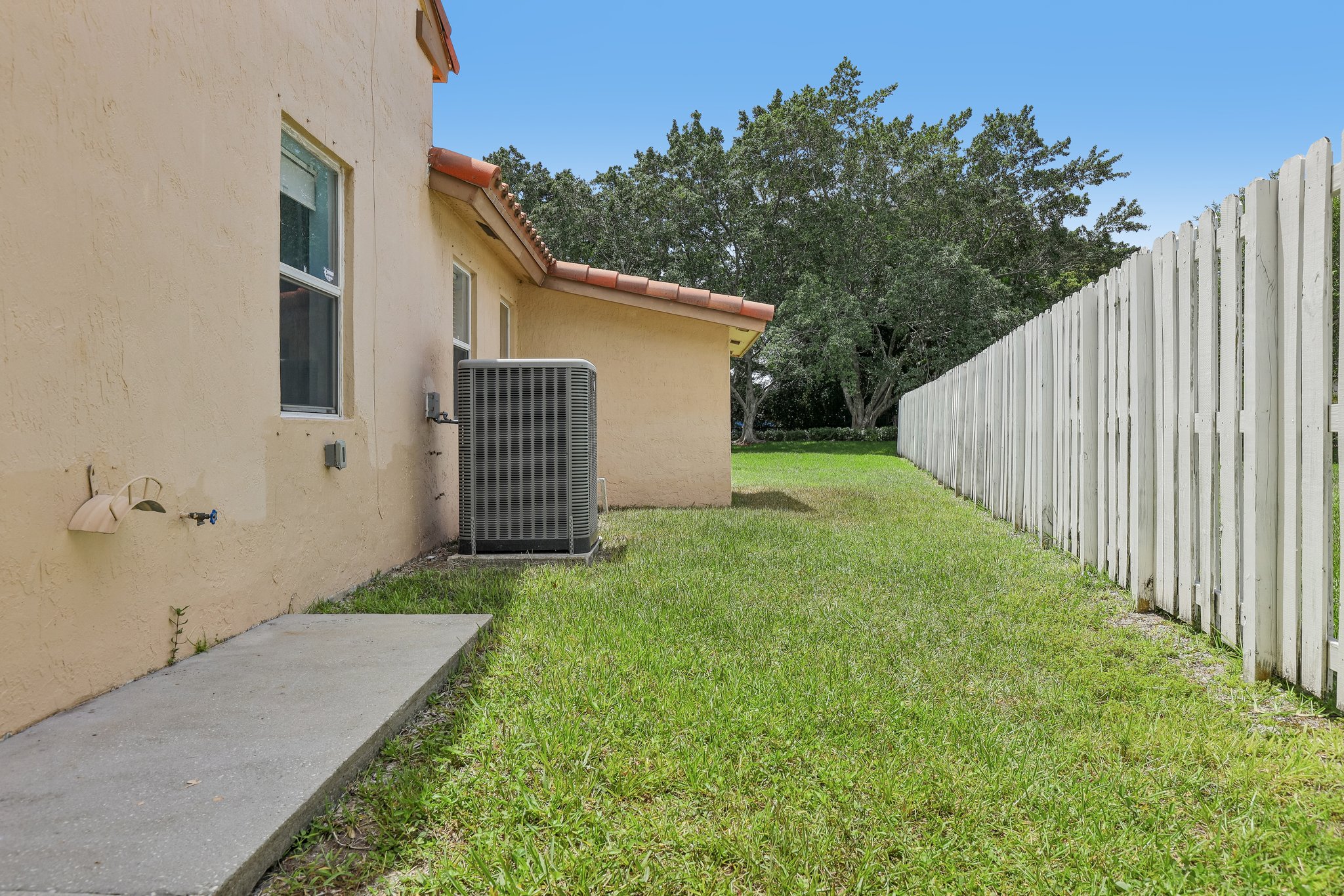 NW 11th Dr-S1206-054.jpg
