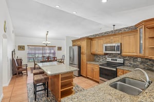 NW 11th Dr-S1206-017.jpg