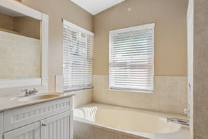 NW 11th Dr-S1206-027.jpg