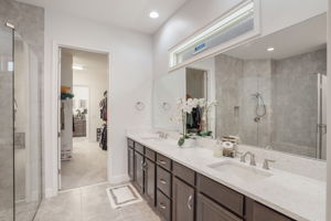 Master Bathroom 1 floor 1