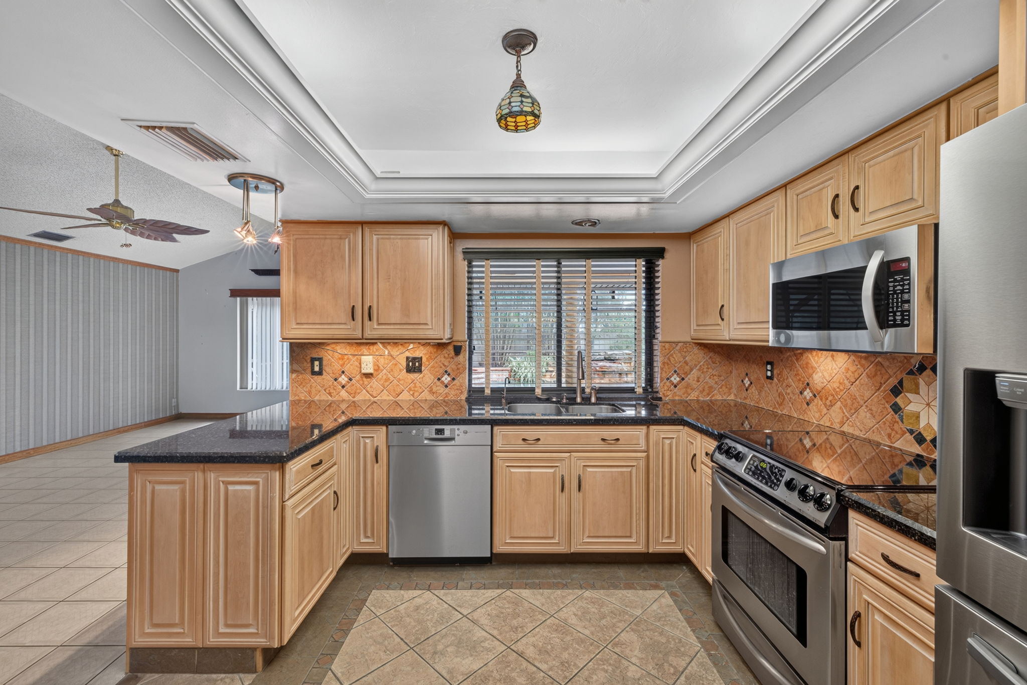 Kitchen 2 of 4