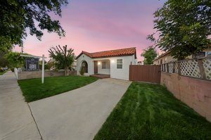 CYB02436_autoremove_24525152_grass_a99064f5_autoremove_24525911 day to dusk.jpeg