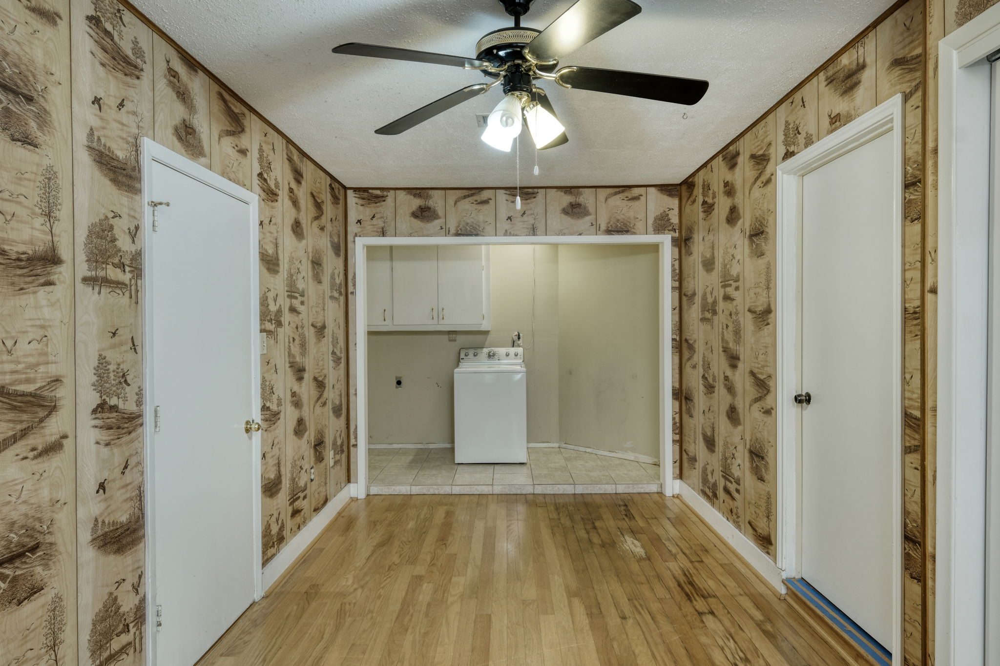 Bonus Room/Laundry