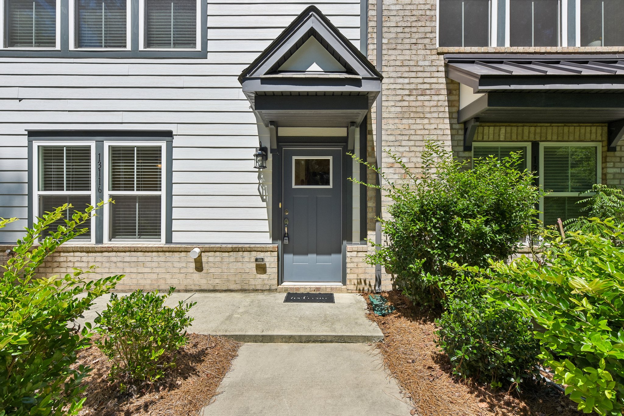 Simoneaux Ln-S2508-004.jpg