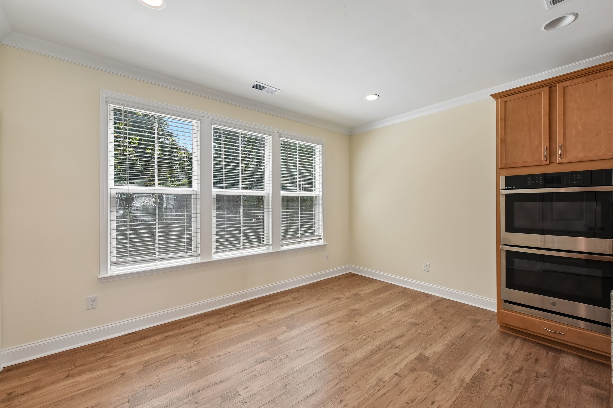 Simoneaux Ln-S2508-016.jpg