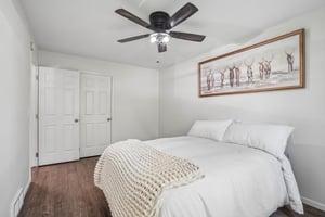 Jackson St NE-S2409-022.jpg