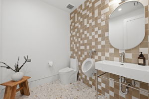  Photo 70