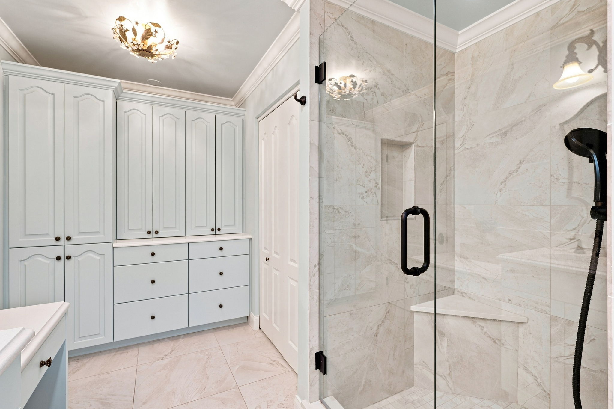 Primary Bathroom1c