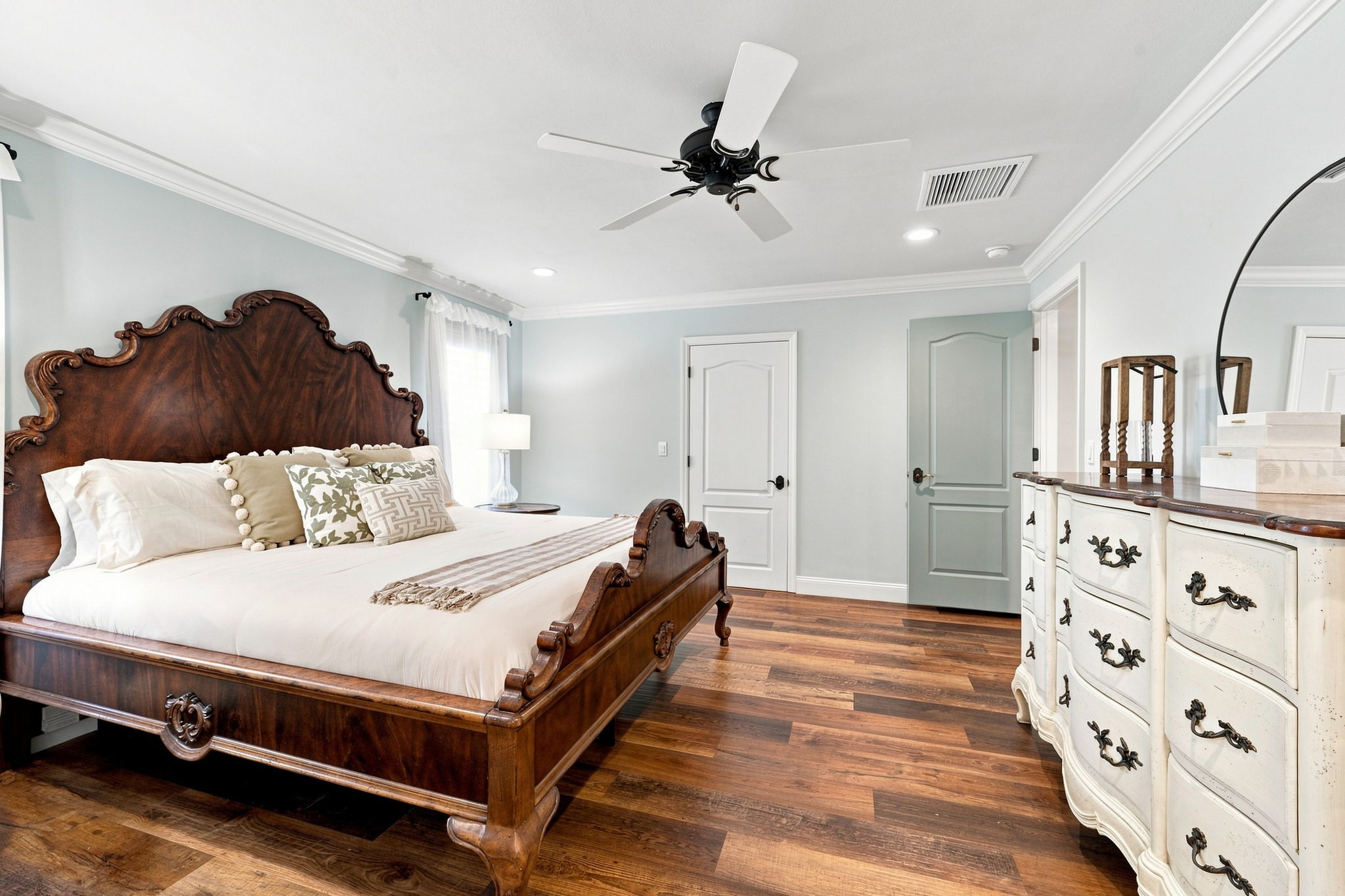 Primary Bedroom1b