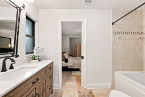 Jack n Jill Bathroom2a