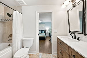 Jack n Jill Bathroom2b