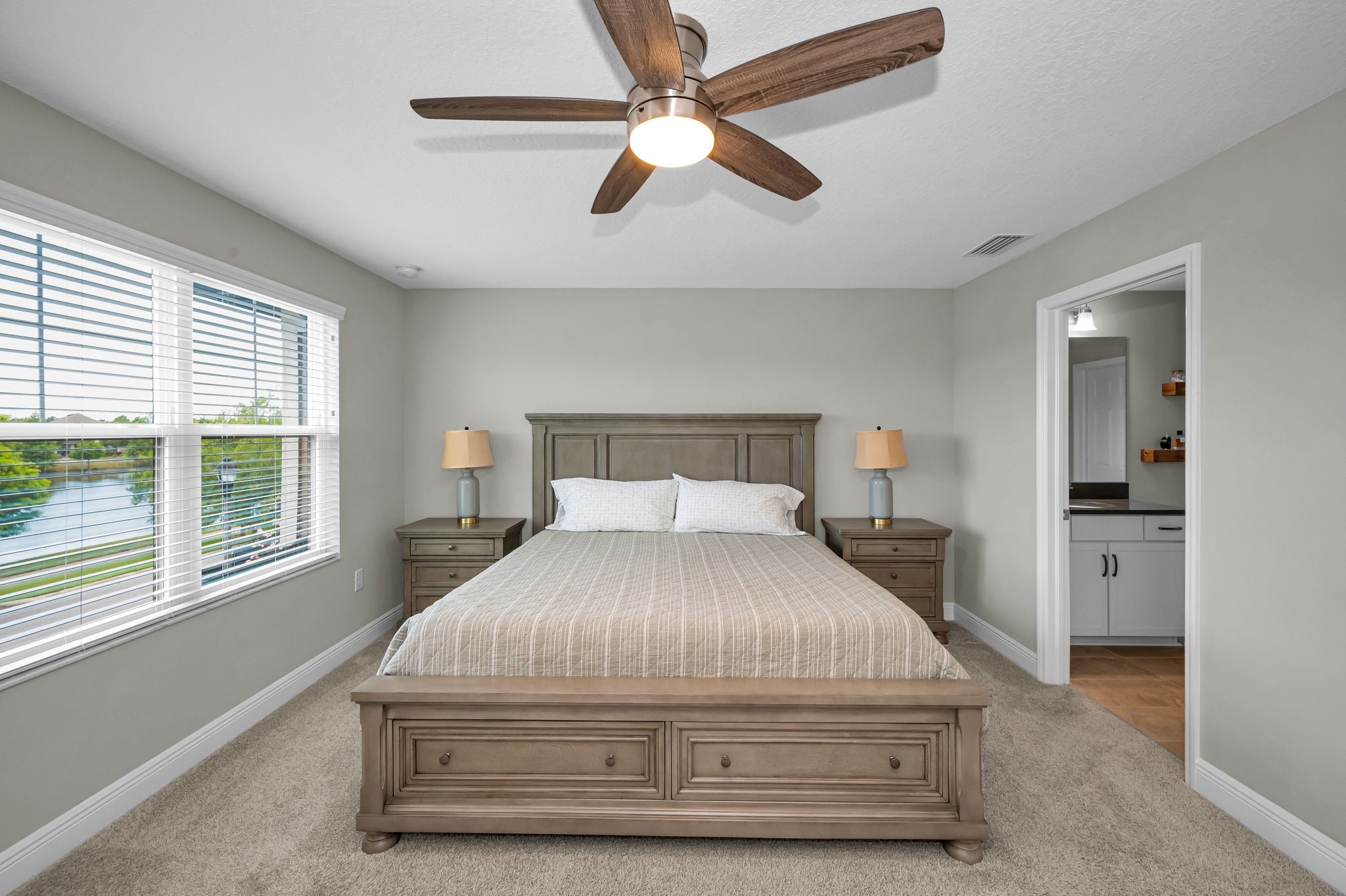 Upper Level Primary Bedroom1e