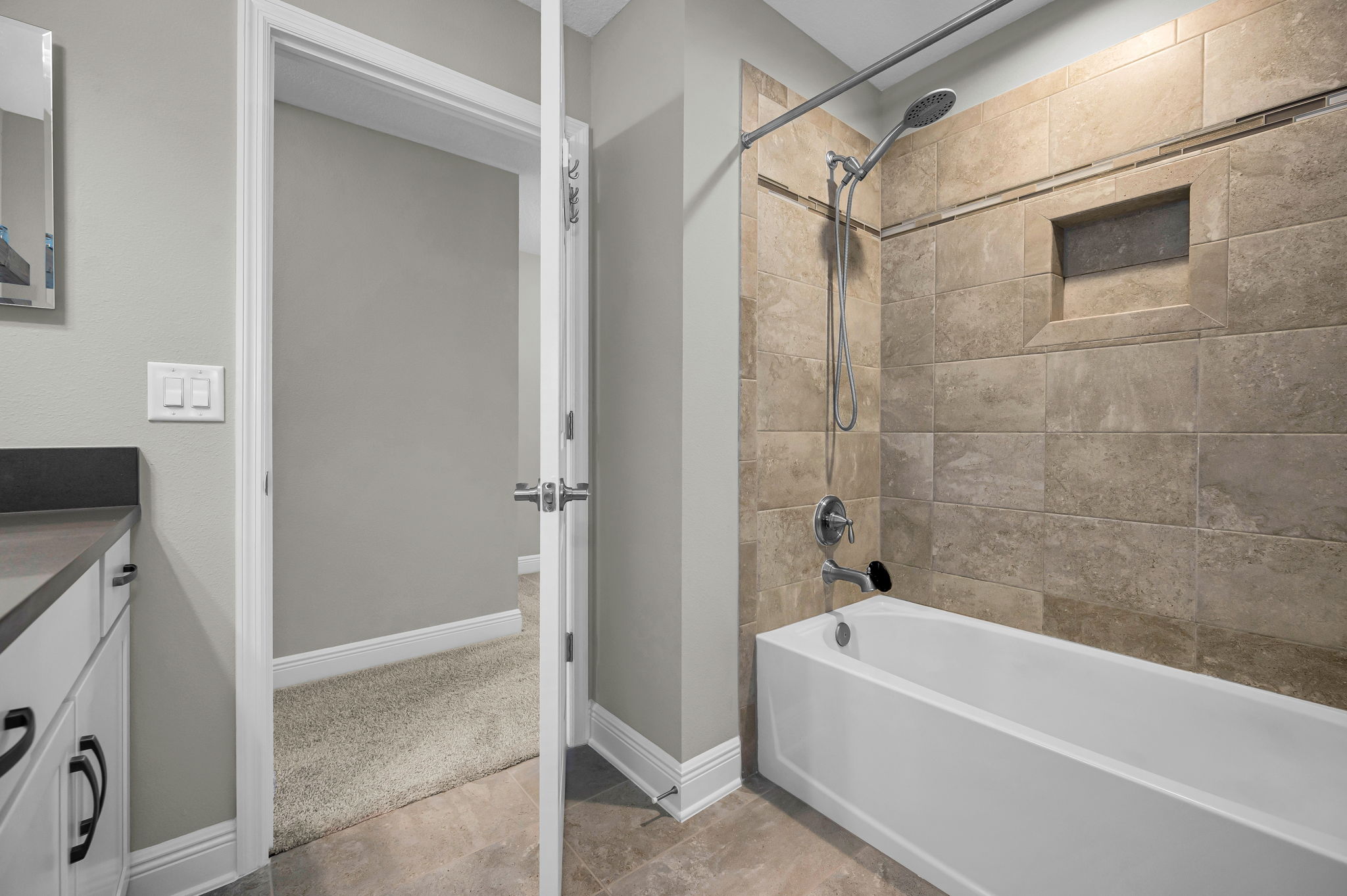 Upper Level Bathroom2b