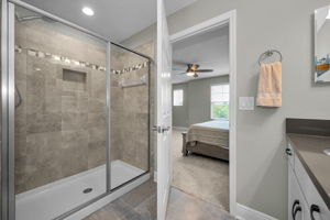 Upper Level Primary Bathroom1b