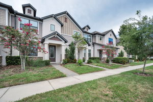 Front Exterior4