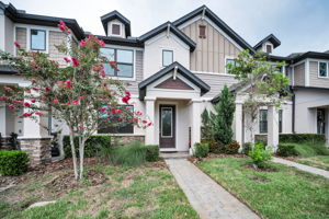 Front Exterior5