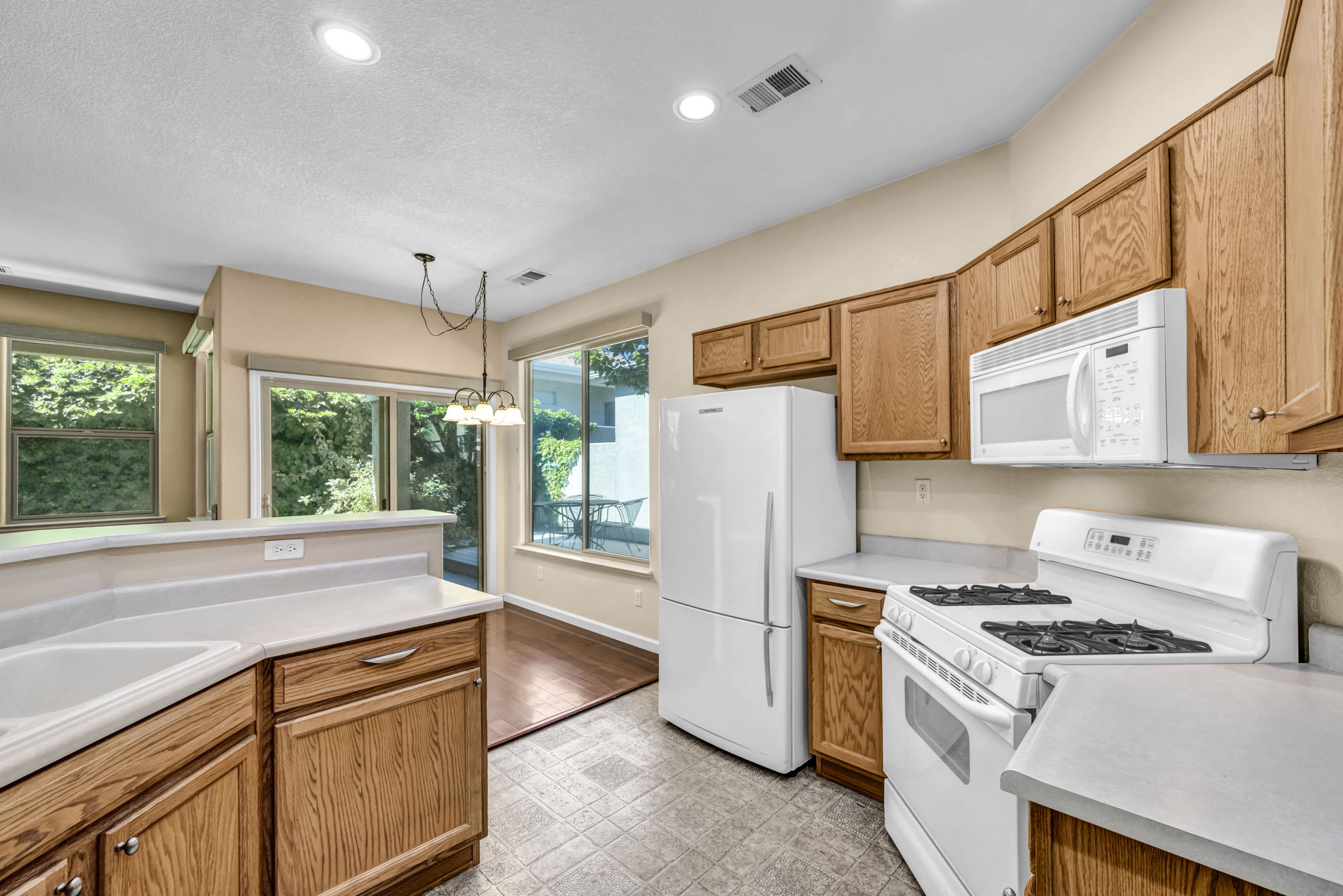 1313 Gambrel Dr_55