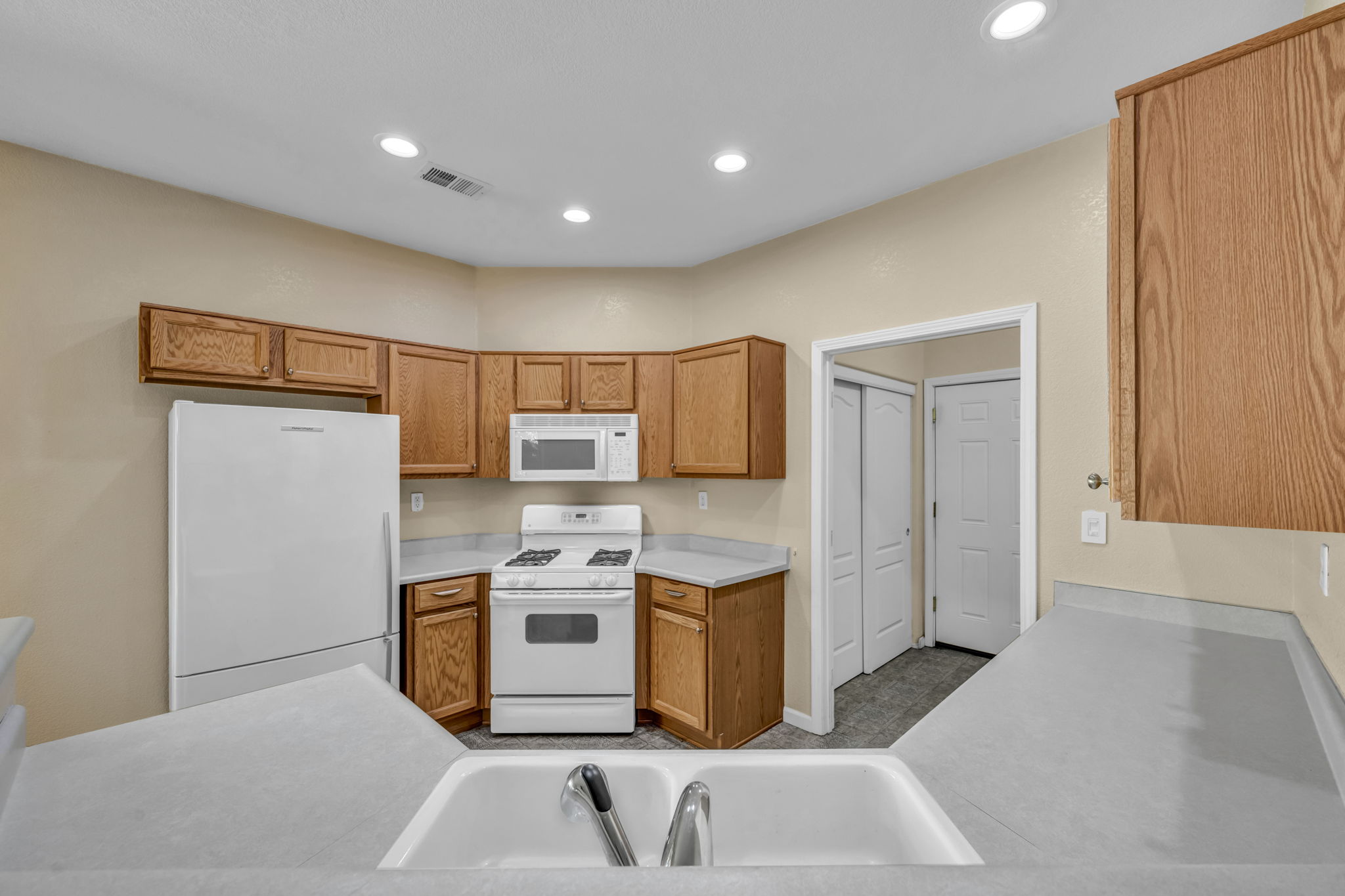 1313 Gambrel Dr_53
