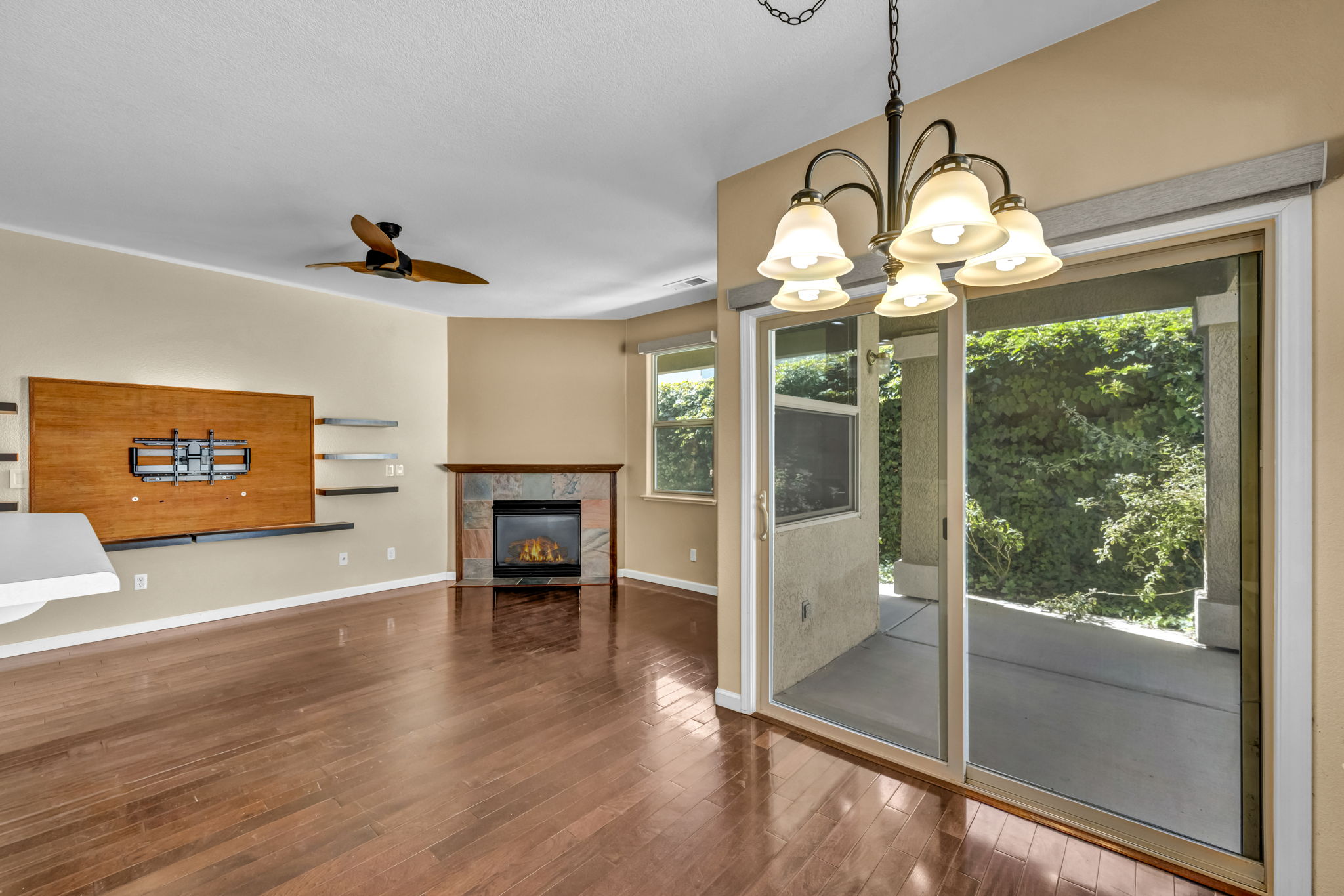 1313 Gambrel Dr_49
