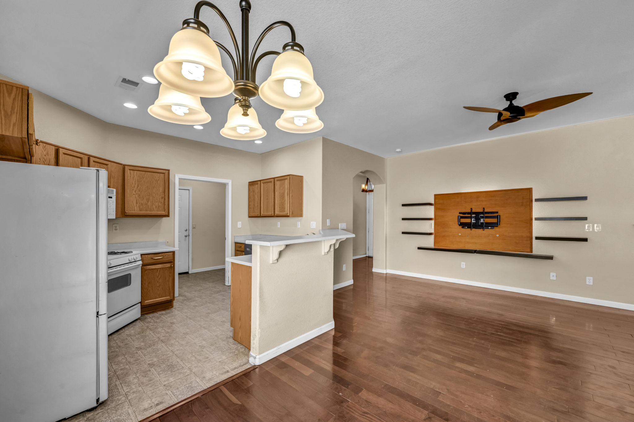 1313 Gambrel Dr_47