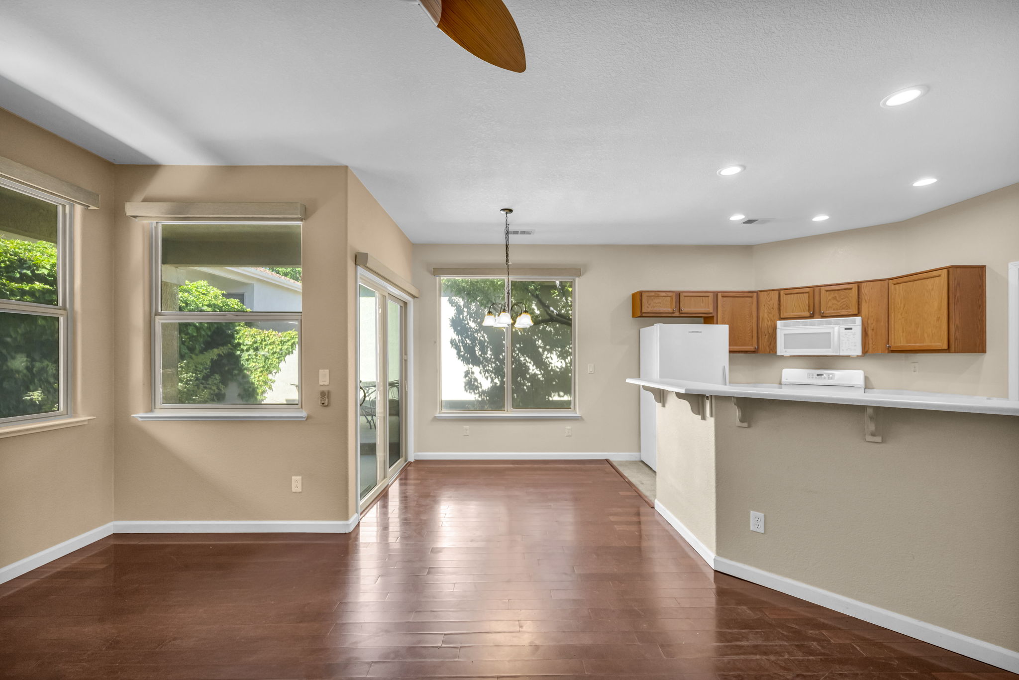 1313 Gambrel Dr_43