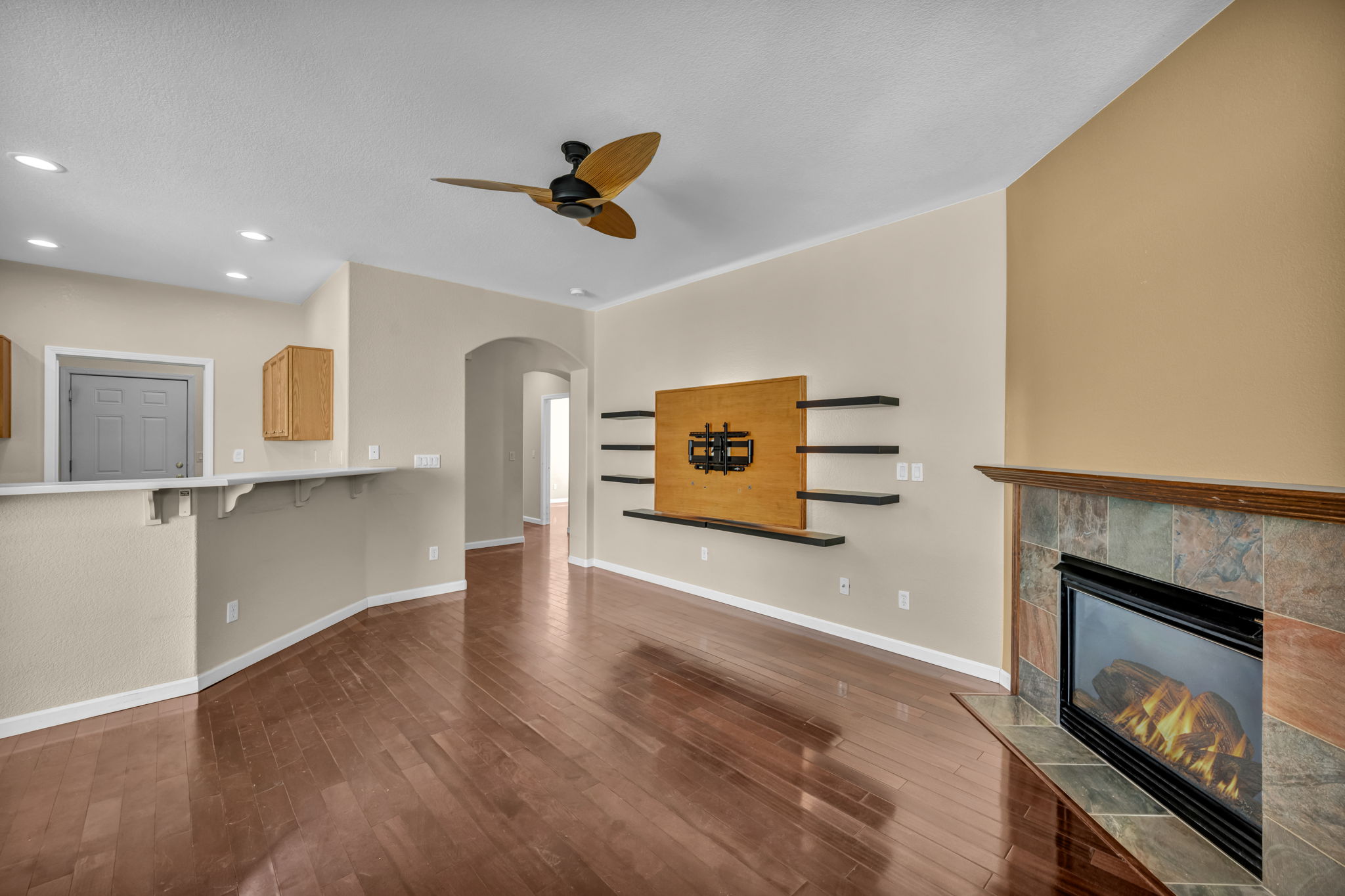 1313 Gambrel Dr_40