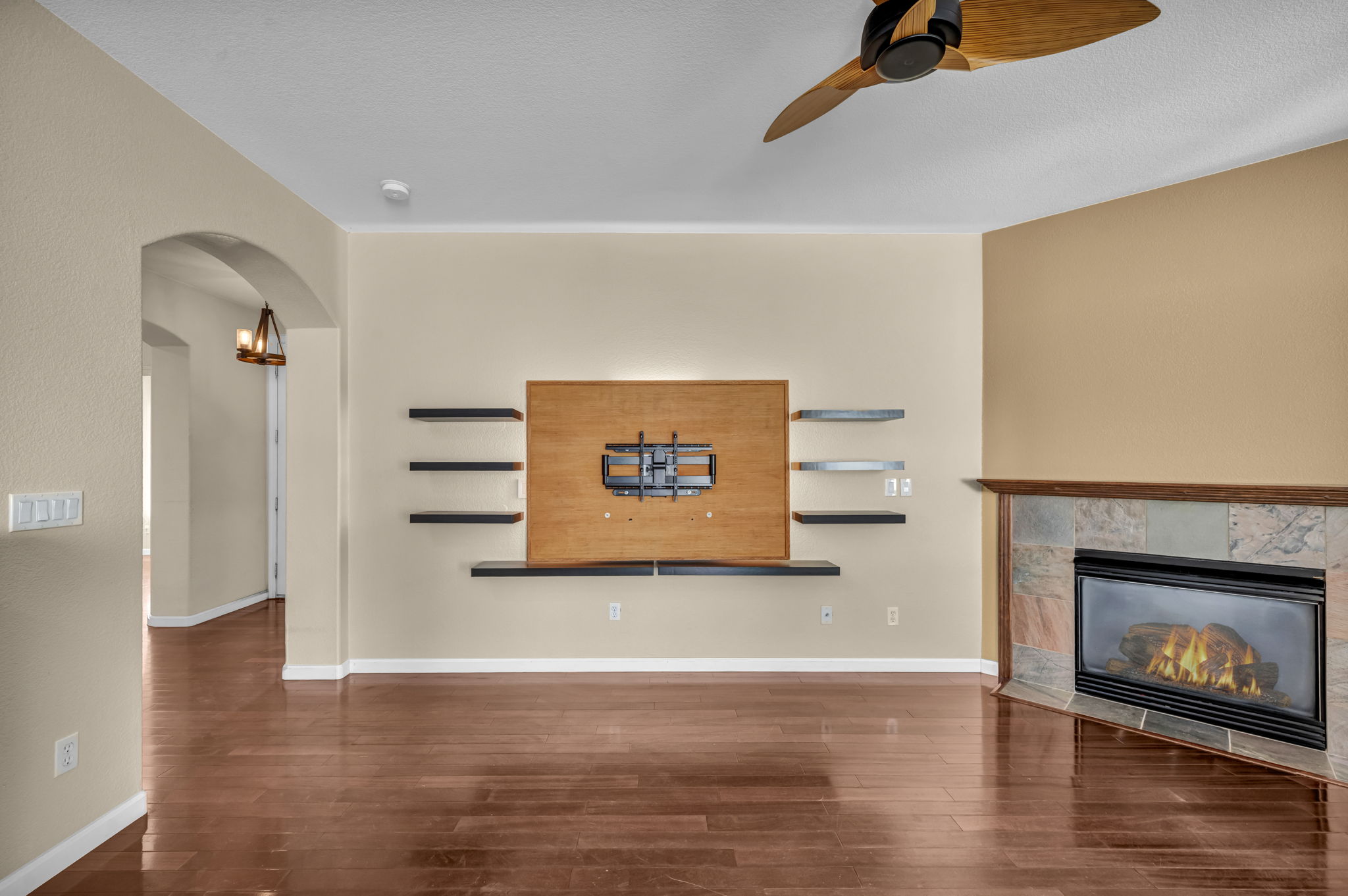 1313 Gambrel Dr_39
