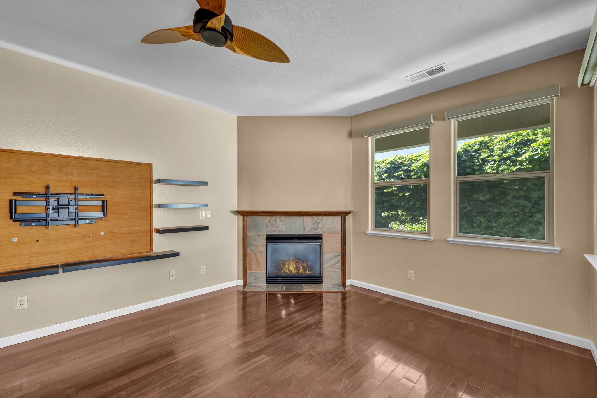 1313 Gambrel Dr_38